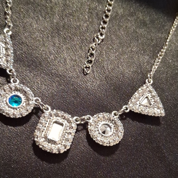 Paparazzi Party Ave.Silver Necklace with Blue and Peach Irradecent Crystals. 22 - Picture 5 of 9